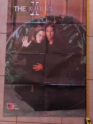 X-Files giant poster with Fox Mulder and Dana Scully, like new