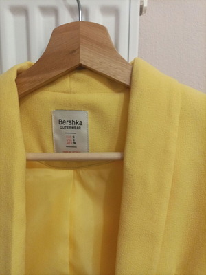 Yellow fitted jacket like new