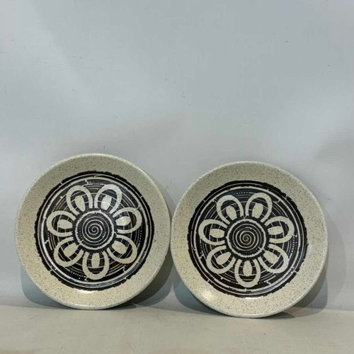 Vintage serving plates set of 2 used with design 17x17