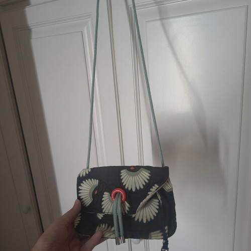 Kipling shoulder bag like new with floral design and practical cord closure