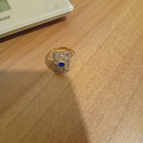 9 Carat Gold Ring like new with synthetic diamonds and sapphire
