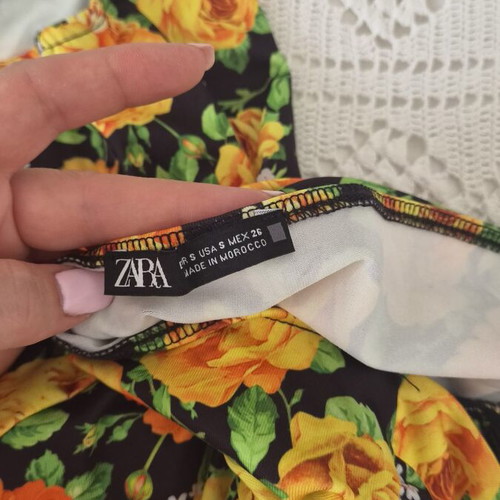 Zara bodysuit like new with yellow flowers on black background