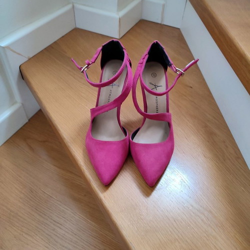Hot pink velour pumps with high heels and straps Primark UK size 37 like new