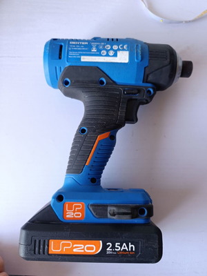 Παλμικό κατσαβίδι Dexter 20V μεταχειρισμένο με μπαταρία 2,5Ah και φορτιστή