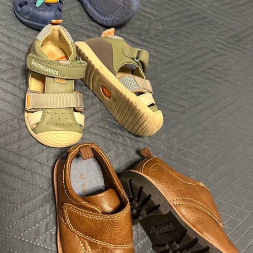 Branded children's shoes like new, sizes 21 to 23