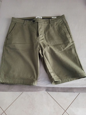Bermuda shorts new, khaki color, size 32/33