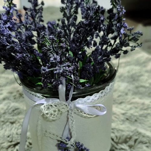 Glass vase with lavender flowers like new