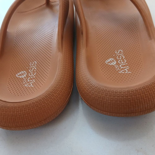 Just Anesis Brown Anatomical Flatform Slippers like new