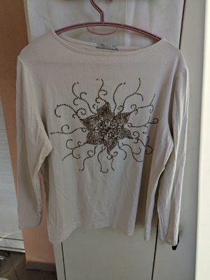 Miracle beige blouse used, size XL, flower design