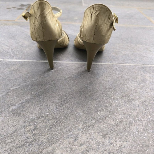 Gold sandals with ankle buckle, 9cm heel, like new