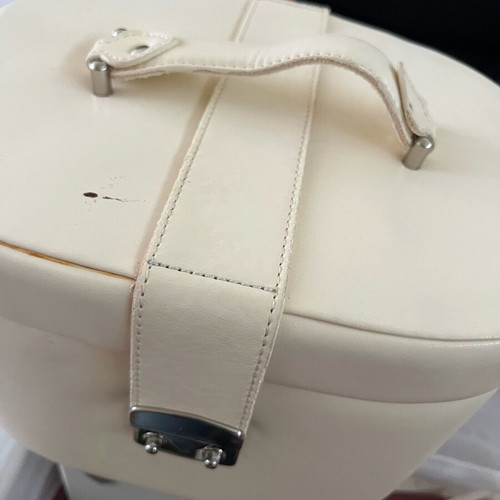 Medium leatherette vanity case with mirror like new