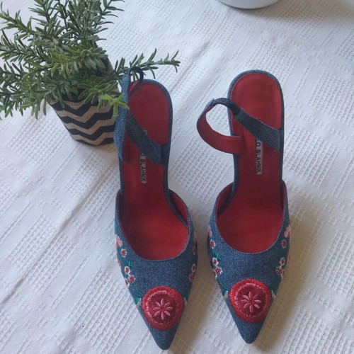 Jean pumps new with floral embroidery, size 39