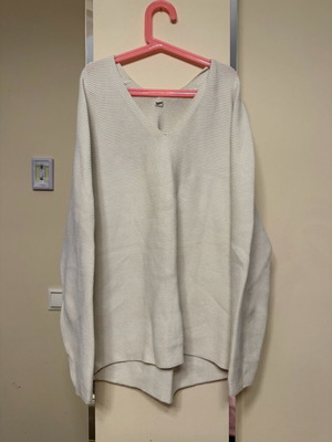 Maaji sweater like new, thick fabric, white, sizes M and L
