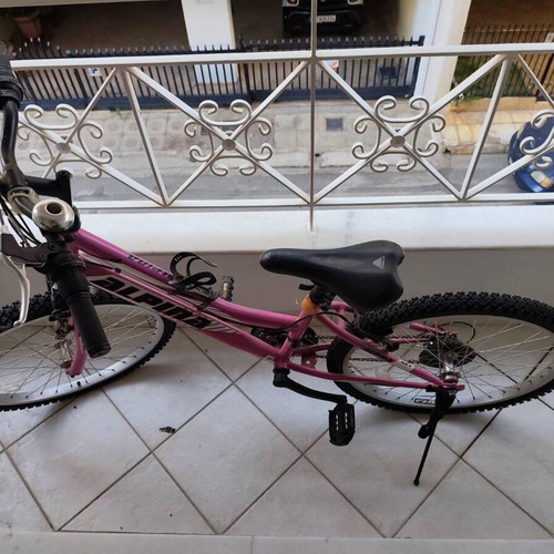 Alpina Mountain Bike 24 Inch wheels, 18 speeds, like new, women's