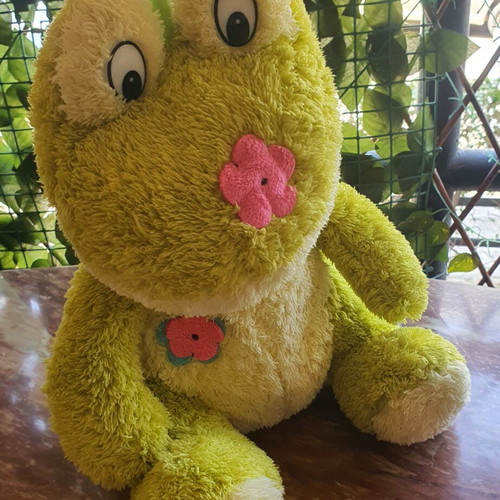 Frog plush toy like new