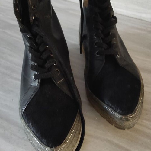 Leather ankle boots new, black without heels