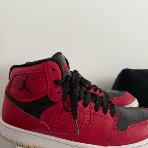 Nike Jordan Jumpman athletic shoes size 42 used, black and red