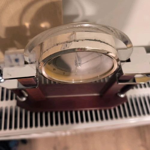 Table clock-alarm clock like new, analog