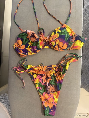 Bikini with Tropical Pattern Large used, colorful