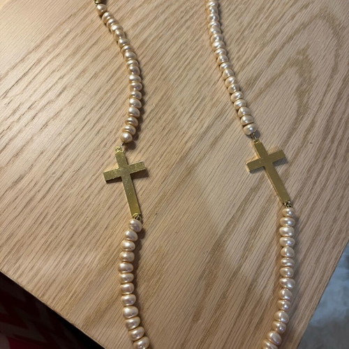 Long necklace with pearls and gold crosses like new