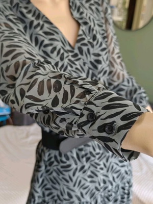 Enzzo spring pistachio dress with olive leaf pattern new Medium/Large