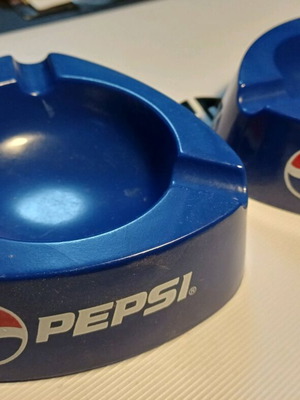 Σετ δύο μεταχειρισμένων συλλεκτικών τασάκια Pepsi