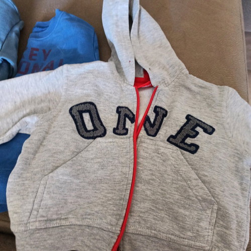 Sweaters and jacket used, pack of 3 pieces for 18 months