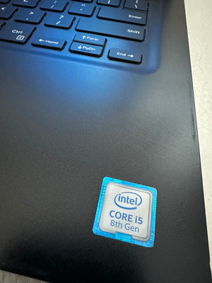 Dell Vostro P92G i5 8265u 256 GB като нов