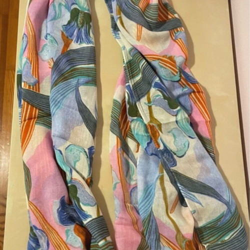 Benetton spring scarf like new, multicolored
