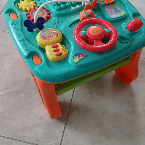Playgo activity table like new, double-sided