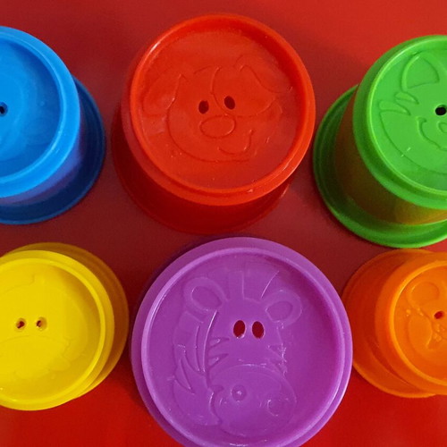 Stacking toy 2 in 1 like new, 6 cups for bath time
