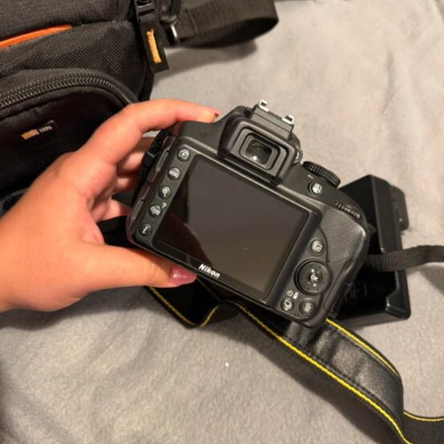 Nikon D3300 camera like new with box and case