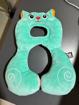Baby travel pillow like new