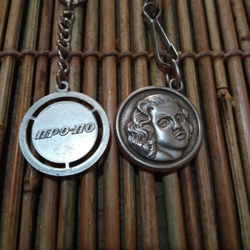 Vintage Propo Sante keychain used, good condition