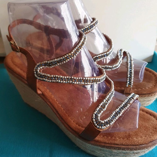 Alma En Pena women's sandals used, brown with blue crystals, size 39