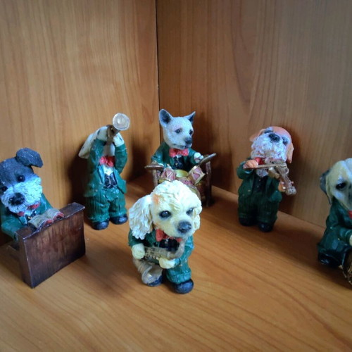 Jazz band with dog figurines 6 pieces like new