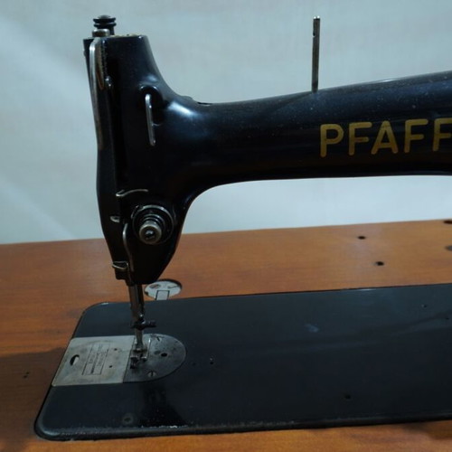 Pfaff sewing machine used with wooden base and foot pedal