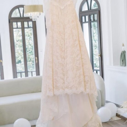 Wedding dress with lace and veil like new, size XS