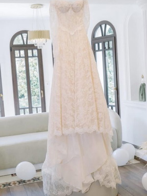 Wedding dress with lace and veil like new, size XS