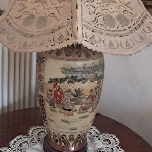 Satsuma table lamp used, good condition