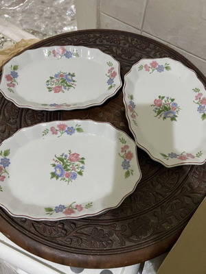 Porcelain plates used, set of 3 pieces