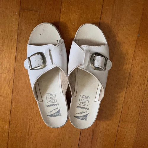Anatomic slippers used, size 37, white color
