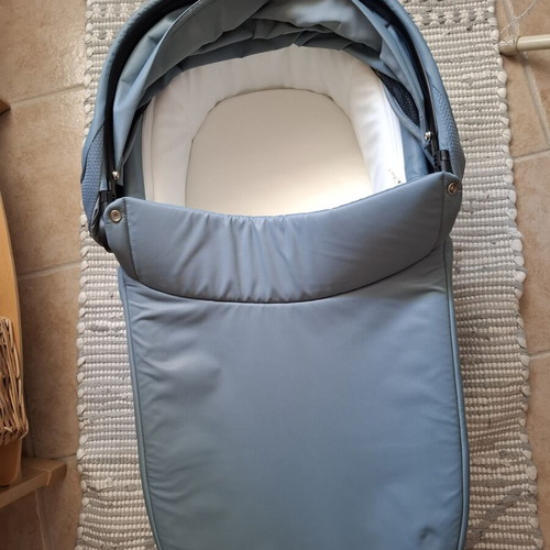 Cybex Melio Gold baby carrycot like new, Ocean Blue