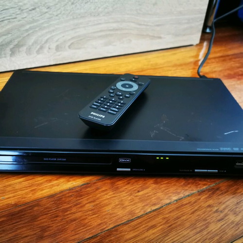 Phillips DVP-3260 DVD USB Player used with 2 free movies