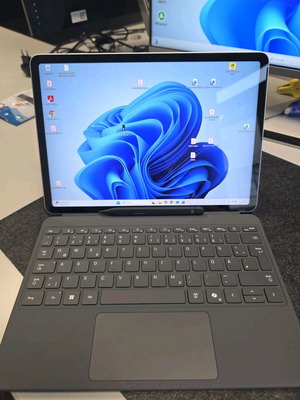 Surface Pro 12 σαν καινούργιο με πληκτρολόγιο και Slim Pen 2