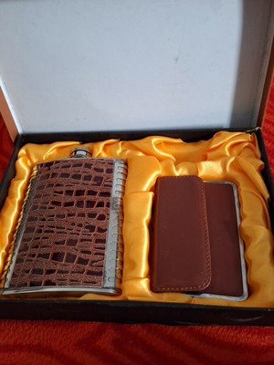 Gift set with flask and tobacco case new