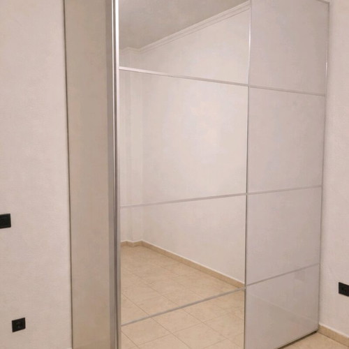 Wardrobe with sliding doors like new, 2 doors and 3 drawers