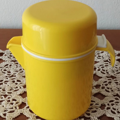 Citrus juicer yellow plastic 1970's vintage new