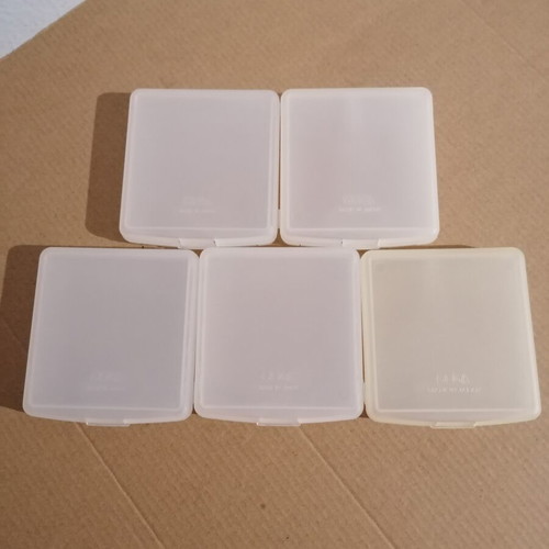 5 Sega Game Gear cartridge protective cases, 3 with themes