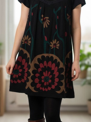 Boho Mini Dress like new with embroidered flowers, one size